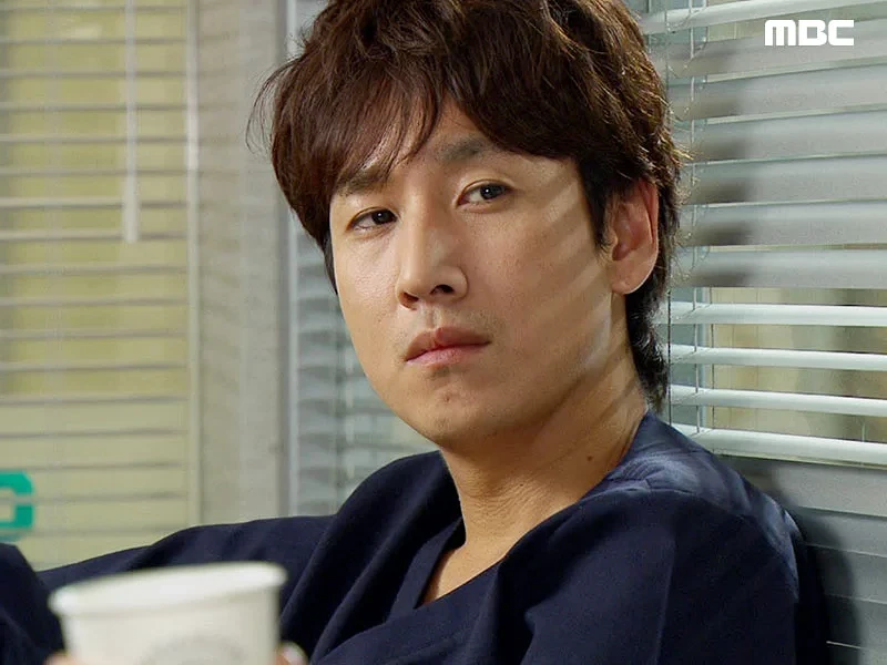 이선균 나이 프로필 커리어 차기작 최근 논란 이후 부인 전혜진 근황 8 이선균 하얀거탑