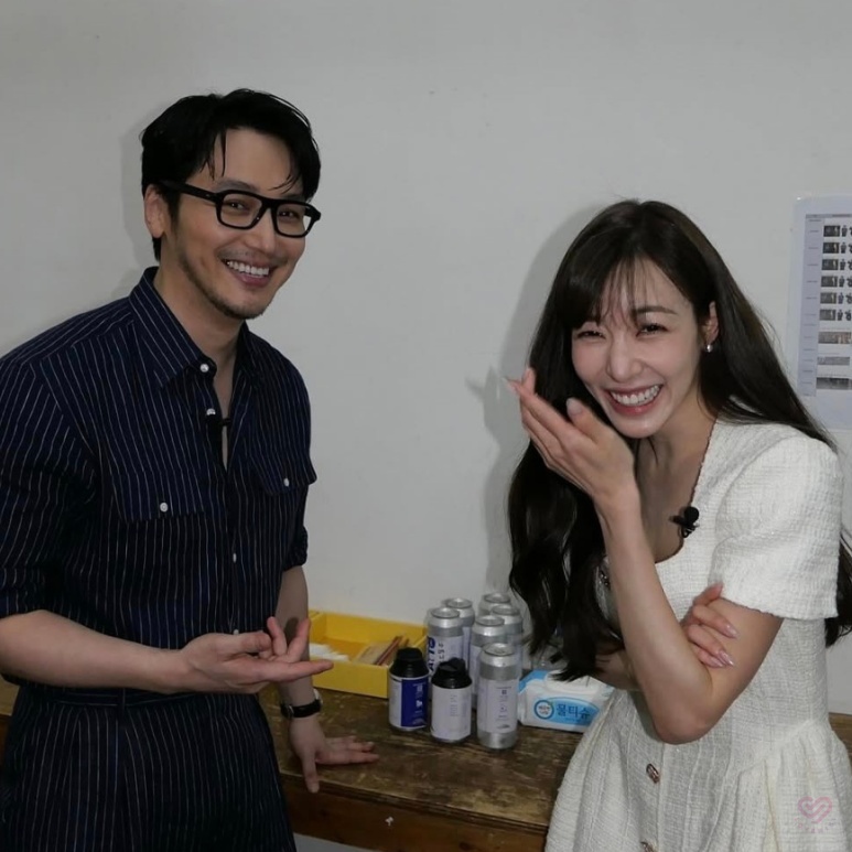 변요한 티파니 영 혼인신고 완료! 진짜 부부 된 삼식이 삼촌 커플의 스몰웨딩 계획 6 티파니 변요한 결혼 썸네일