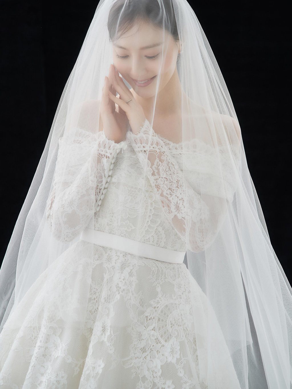 배우 문채원, 6월 결혼 앞두고 웨딩 화보 촬영 — 예비 신부 비주얼 화제 11 moon chaewon wedding06