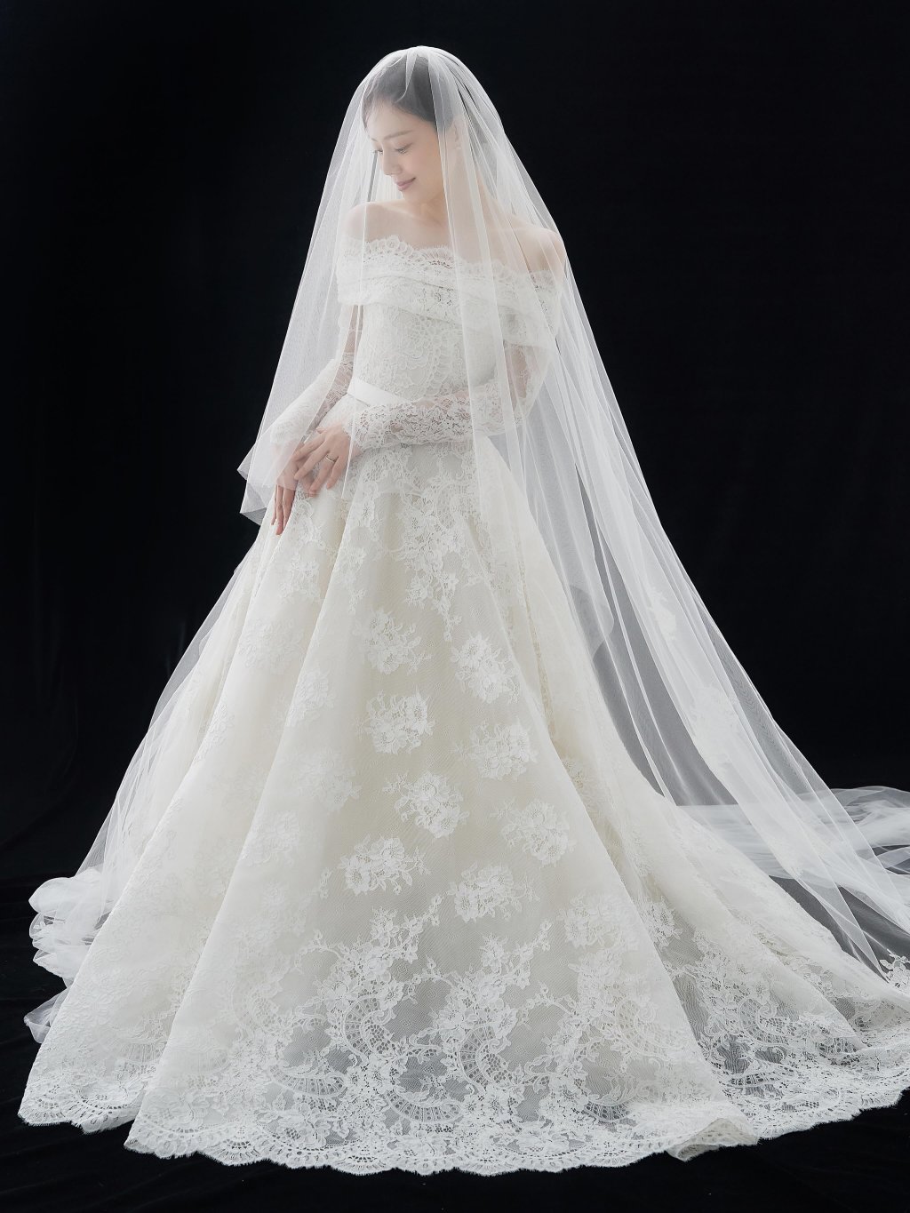 배우 문채원, 6월 결혼 앞두고 웨딩 화보 촬영 — 예비 신부 비주얼 화제 9 moon chaewon wedding07